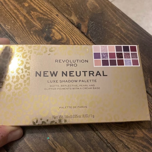 Revolution Pro New Neutral Luxe Shadow Eye Shadow Palette - Picture 1 of 2